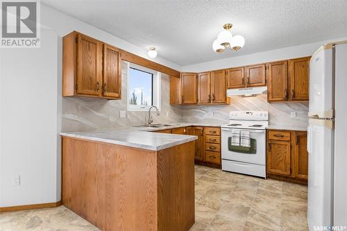 514 Hall Crescent, Saskatoon, SK - Indoor Photo Showing Kitchen