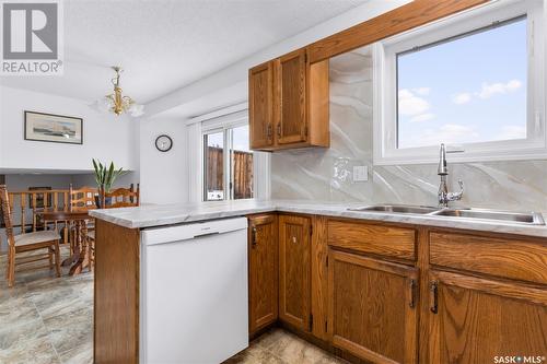 514 Hall Crescent, Saskatoon, SK - Indoor Photo Showing Kitchen With Double Sink