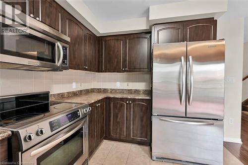 25 Newport Crescent, Hamilton, ON - Indoor Photo Showing Kitchen