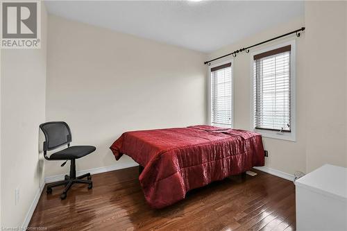 25 Newport Crescent, Hamilton, ON - Indoor Photo Showing Bedroom