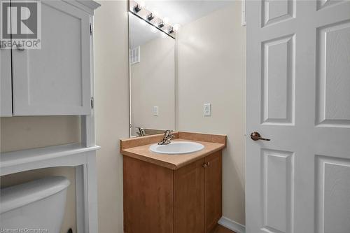 25 Newport Crescent, Hamilton, ON - Indoor Photo Showing Bathroom