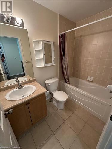 25 Newport Crescent, Hamilton, ON - Indoor Photo Showing Bathroom