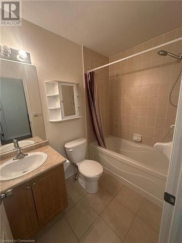 25 Newport Crescent, Hamilton, ON - Indoor Photo Showing Bathroom