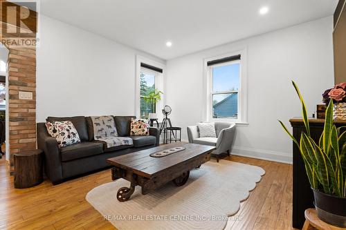 216 Victoria Street, Shelburne, ON - Indoor Photo Showing Living Room