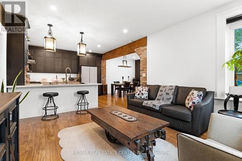 216 Victoria Street, Shelburne, ON - Indoor Photo Showing Living Room