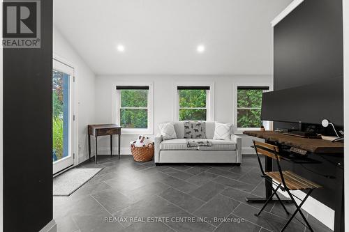 216 Victoria Street, Shelburne, ON - Indoor Photo Showing Living Room