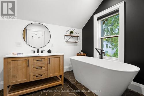 216 Victoria Street, Shelburne, ON - Indoor Photo Showing Bathroom