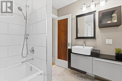 19 Homewood Avenue, Kitchener, ON - Indoor Photo Showing Bathroom