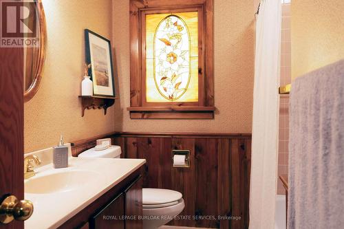 105 Brunswick Street, Brantford, ON - Indoor Photo Showing Bathroom