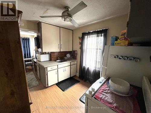 246 Kent Street, Port Colborne, ON - Indoor Photo Showing Kitchen