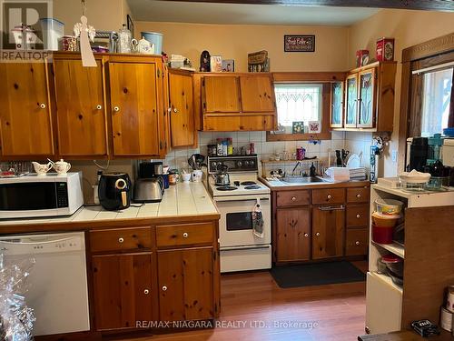 246 Kent Street, Port Colborne, ON - Indoor Photo Showing Kitchen