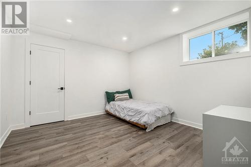 43 Rossland Avenue, Ottawa, ON - Indoor Photo Showing Bedroom