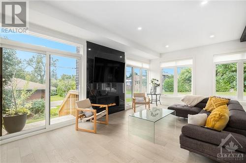 43 Rossland Avenue, Ottawa, ON - Indoor Photo Showing Living Room