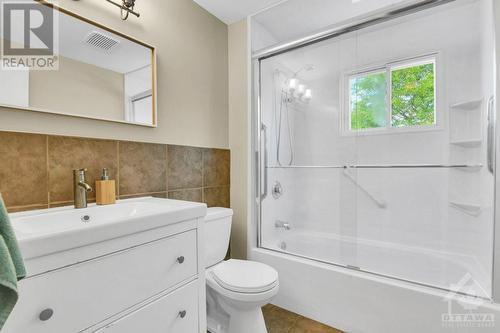 413 Miranda Private, Ottawa, ON - Indoor Photo Showing Bathroom