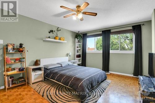 413 Miranda, Ottawa, ON - Indoor Photo Showing Bedroom