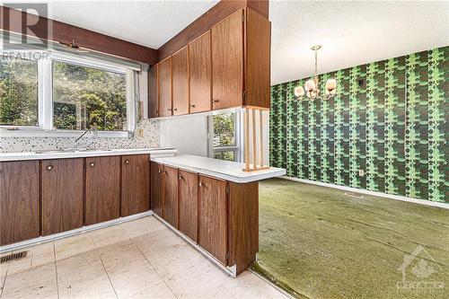 813 Notre Dame Street, Embrun, ON - Indoor Photo Showing Kitchen