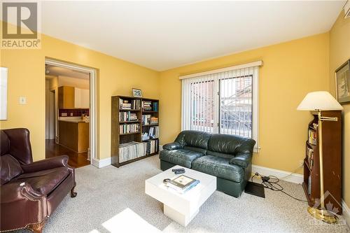 650 Gilmour Street, Ottawa, ON - Indoor Photo Showing Living Room