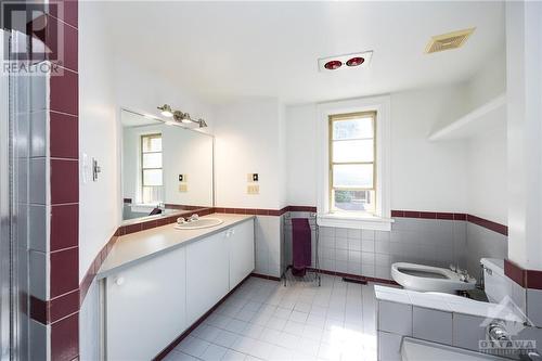 650 Gilmour Street, Ottawa, ON - Indoor Photo Showing Bathroom