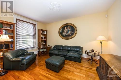 650 Gilmour Street, Ottawa, ON - Indoor Photo Showing Living Room