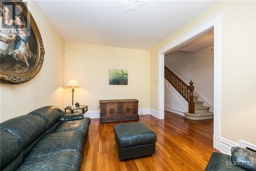 650 Gilmour Street, Ottawa, ON - Indoor Photo Showing Living Room