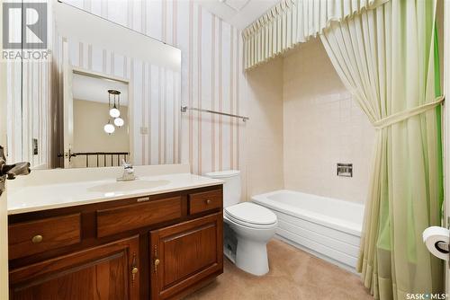 1042 Gryphons Walk, Regina, SK - Indoor Photo Showing Bathroom