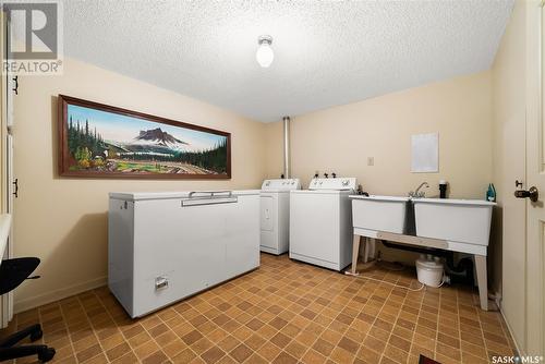 1042 Gryphons Walk, Regina, SK - Indoor Photo Showing Laundry Room