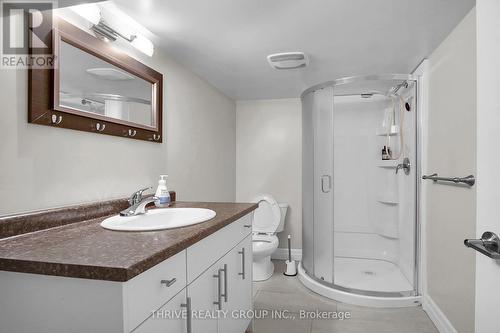 365 Hale Street, London, ON - Indoor Photo Showing Bathroom