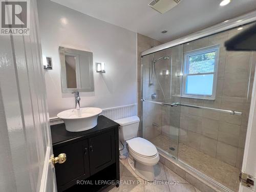 6 Clairlea Crescent, Toronto, ON - Indoor Photo Showing Bathroom