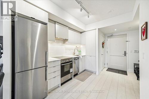 529 - 26 Gibbs Road, Toronto, ON - Indoor Photo Showing Kitchen