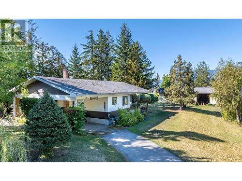 1031 7Th  N Avenue, Creston, BC - Outdoor