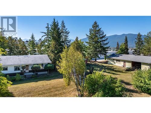 1031 7Th  N Avenue, Creston, BC - Outdoor