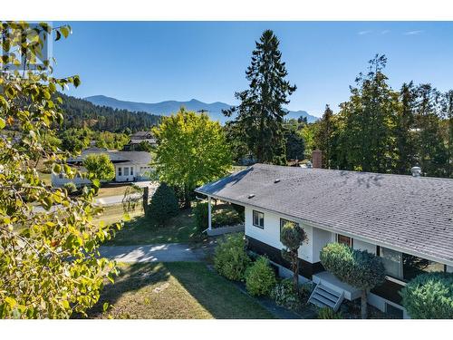 1031 7Th  N Avenue, Creston, BC - Outdoor