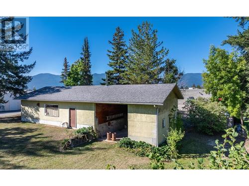 1031 7Th  N Avenue, Creston, BC - Outdoor