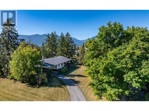 1031 7Th  N Avenue, Creston, BC - Outdoor