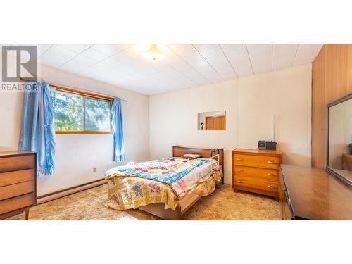 1031 7Th  N Avenue, Creston, BC - Indoor Photo Showing Bedroom