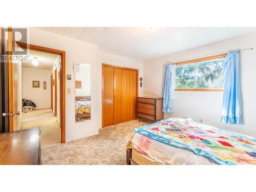 1031 7Th  N Avenue, Creston, BC - Indoor Photo Showing Bedroom