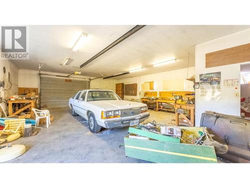 1031 7Th  N Avenue, Creston, BC - Indoor Photo Showing Garage