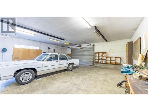 1031 7Th  N Avenue, Creston, BC - Indoor Photo Showing Garage