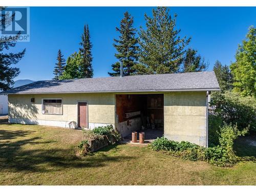 1031 7Th  N Avenue, Creston, BC - Outdoor