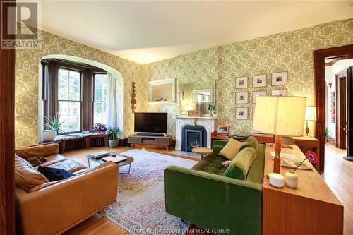 90 Park Street, Chatham, ON - Indoor Photo Showing Living Room With Fireplace