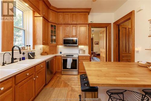 90 Park Street, Chatham, ON - Indoor Photo Showing Kitchen