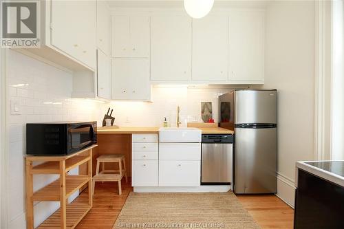 90 Park Street, Chatham, ON - Indoor Photo Showing Kitchen