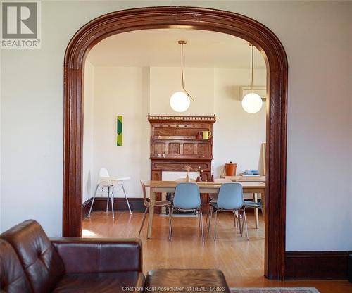 90 Park Street, Chatham, ON - Indoor Photo Showing Living Room