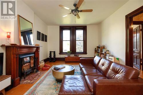 90 Park Street, Chatham, ON - Indoor Photo Showing Living Room With Fireplace