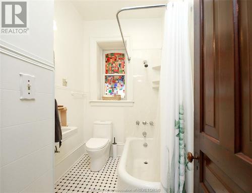 90 Park Street, Chatham, ON - Indoor Photo Showing Bathroom