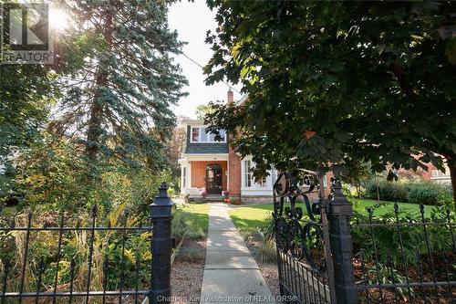 90 Park Street, Chatham, ON - Outdoor