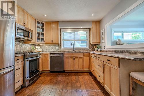 65 Melrose Avenue, Barrie, ON - Indoor Photo Showing Kitchen