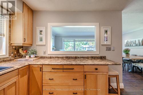 65 Melrose Avenue, Barrie, ON - Indoor Photo Showing Kitchen