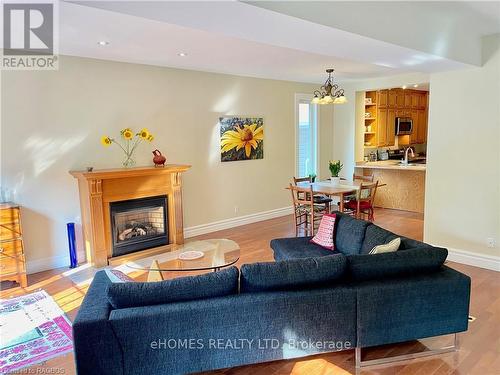 734 5Th Avenue E, Owen Sound, ON - Indoor Photo Showing Living Room With Fireplace