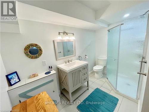 734 5Th Avenue E, Owen Sound, ON - Indoor Photo Showing Bathroom